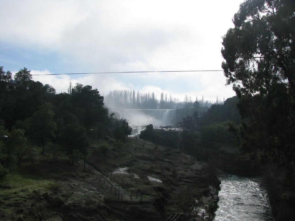 Salto del Rio Laja by navegante2007