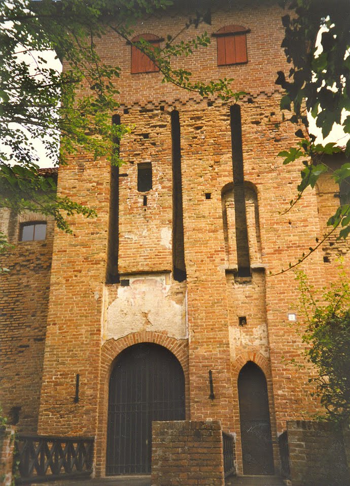 Cherasco, il castello entrance by PeterE