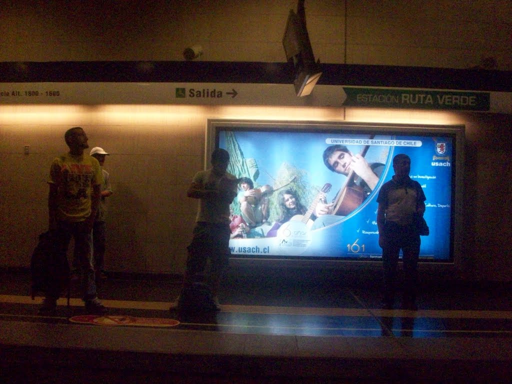 Estación Grecia. Peñalolén Santiago (estación ruta verde) by Ignacio Paredes