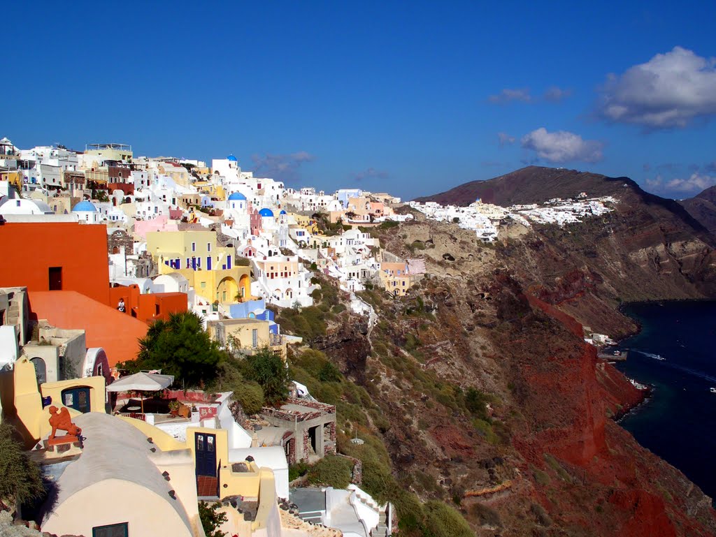 Living on the edge - Oia by Danny Baeyens