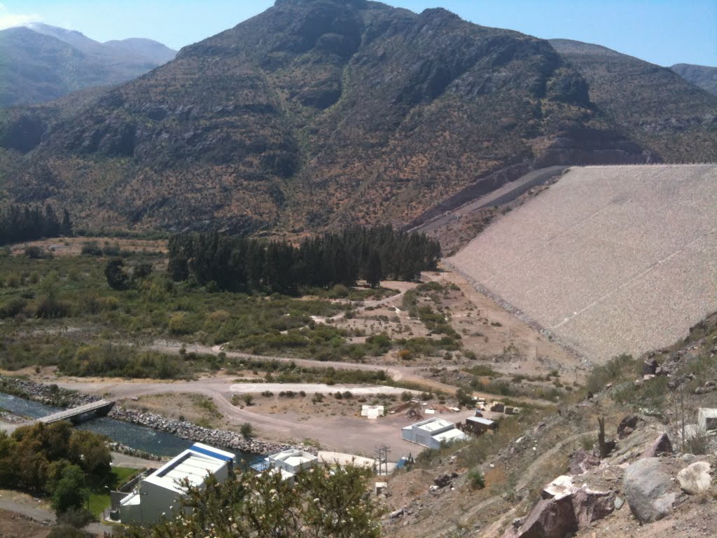 Represa de Agua en Vicuña - Valle del Elqui 03 by Cristian HerrTcc