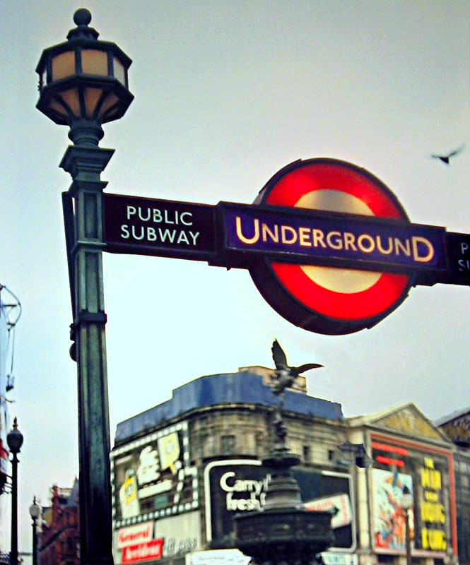 London 1974 - Piccadilly Circus - Underground by RF Rumbao