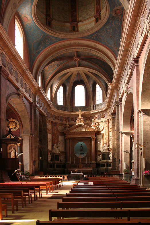 Blois : intérieur de l'église Saint-Vincent. by Gilles Tret