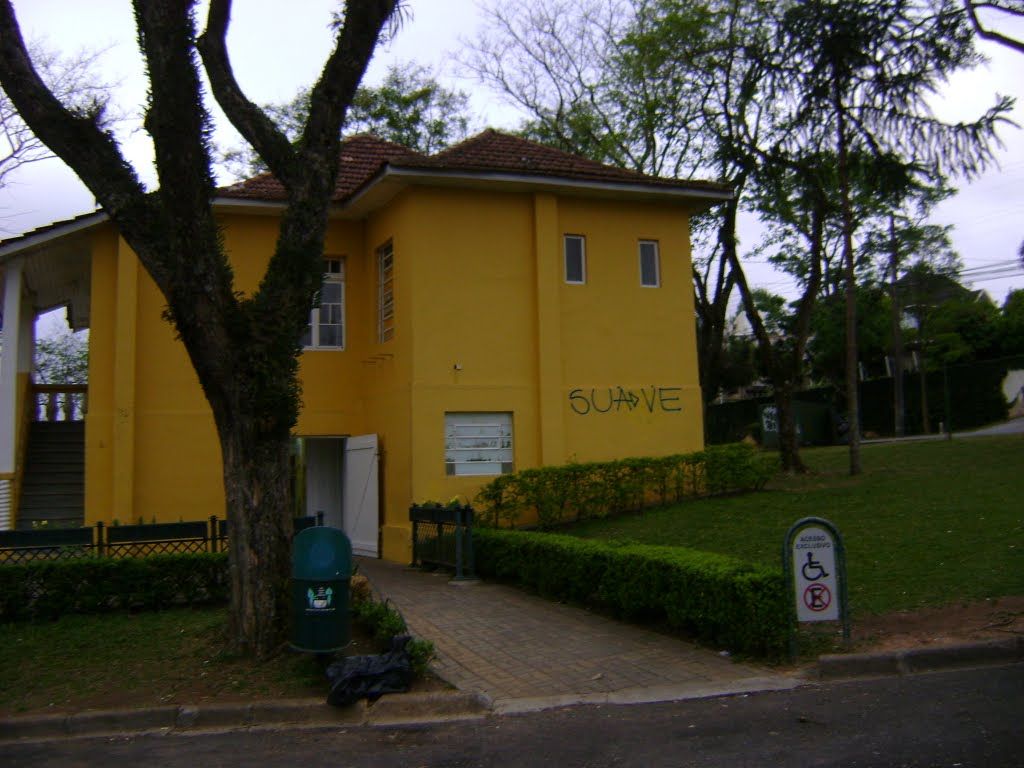 Casa do Parque Barigui by Goregue