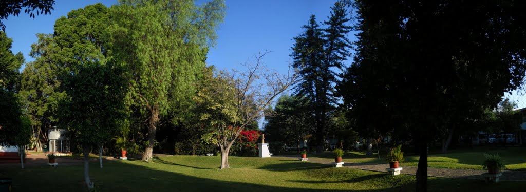 Jardín del Hotel Misión de los Ángeles by Horacio Rocha