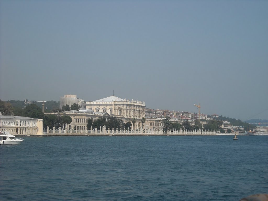 Dolmabahçe Palace by Fernando Aranda Frag…