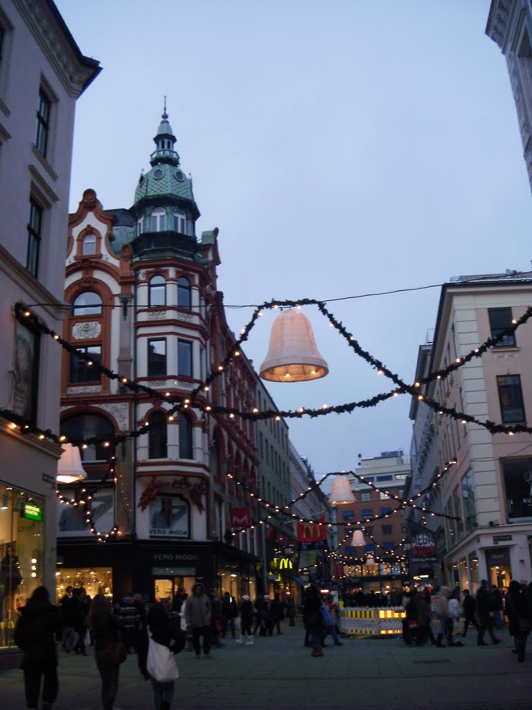 Karl Johans Gate im Advent by Green Island