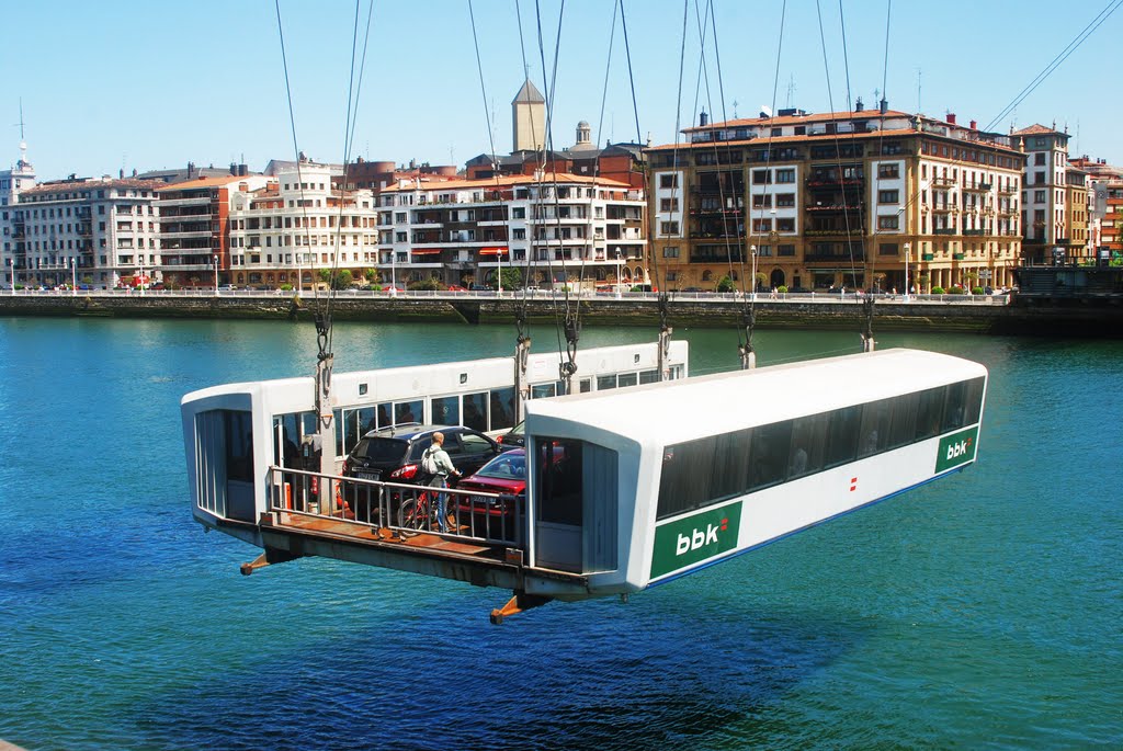 Puente colgante de El Gran Bilbao, varias instantáneas by sergio lopez barreir…