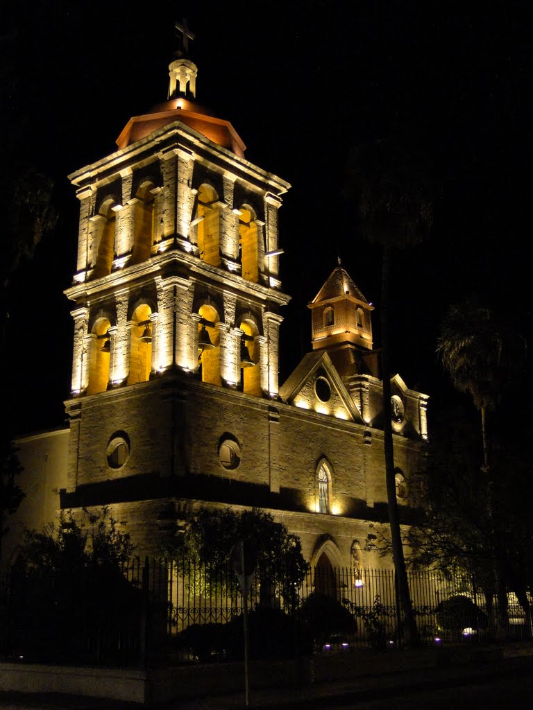 Parroquia de San José, en Cuatro Ciénegas, Coahuila, Mx. by ESTELA SANCHEZ