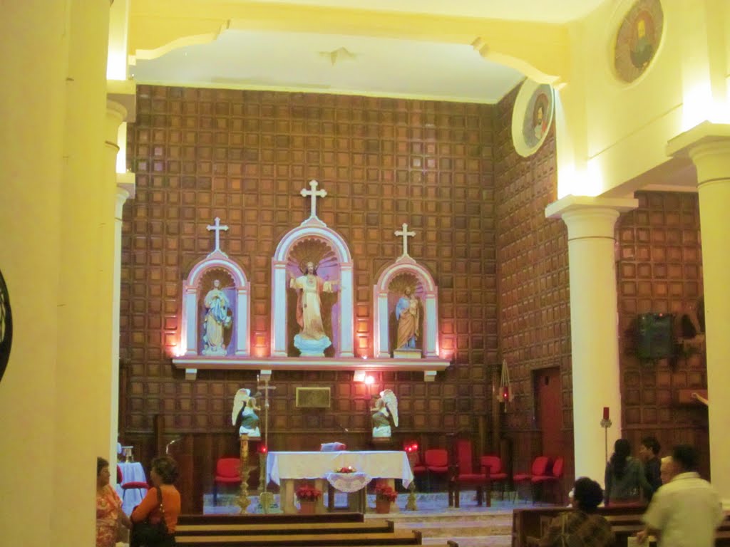 Altar, Iglesia del Sagrado Corazón de Jesús, Chetumal. by holachetumal