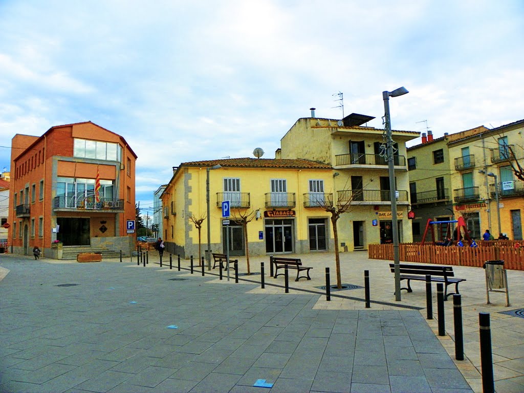 Plaça major de Vilobí d'Onyar by jordi domènech