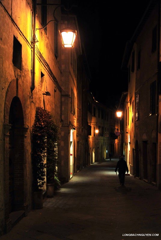 Evening Stroll in Montalcino by longbachnguyen