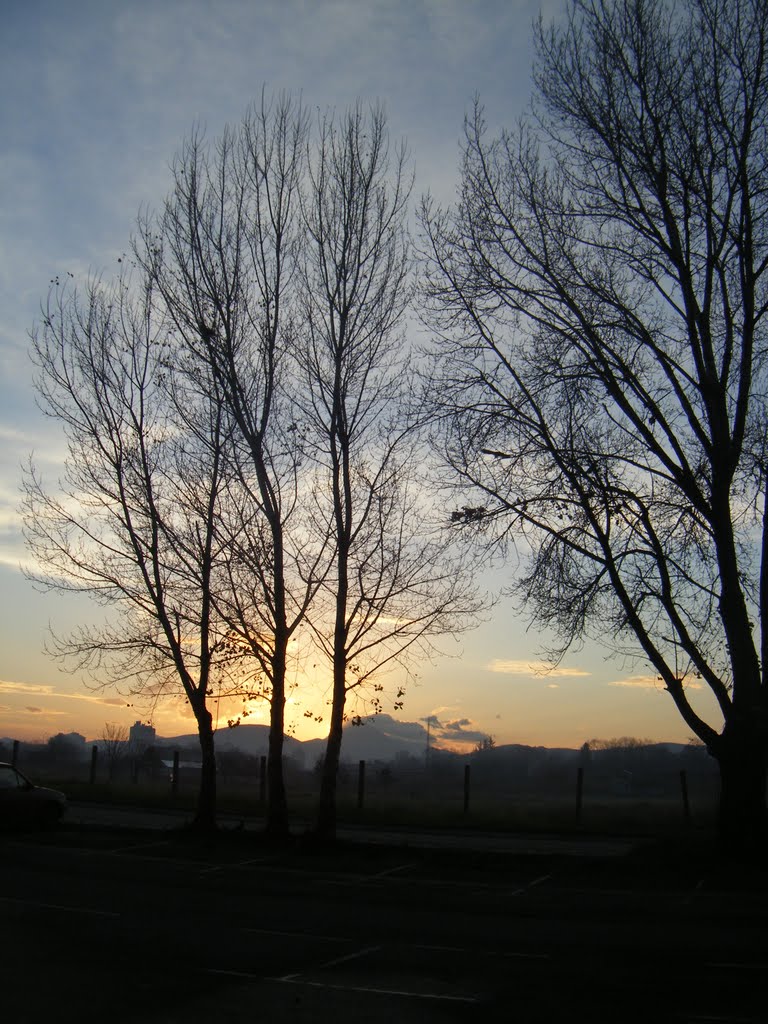 Niš, Srbija, Jutro, a sunce "obecava"...., Nis, Serbia, The morning: Sun "promises".... by Veljko N. Nis, Serbia