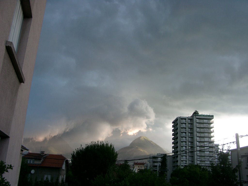 Jeux de Lumière sur la Charteuse, mai 2007 by ManuFromGrenoble