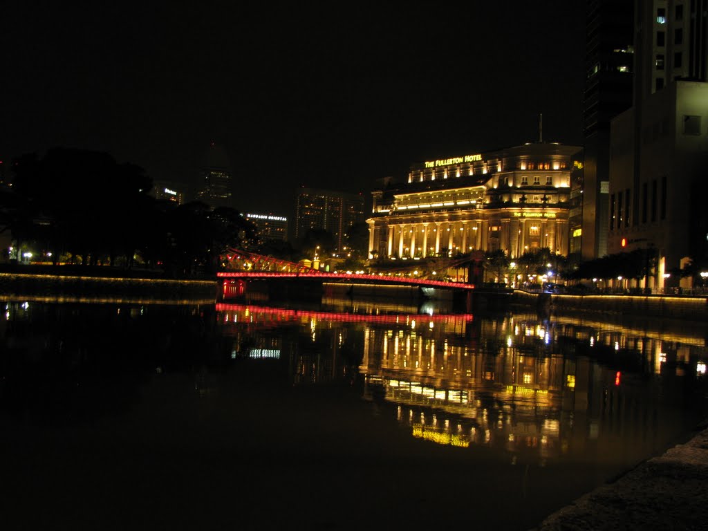 The Fullerton Hotel at night by Lars0001