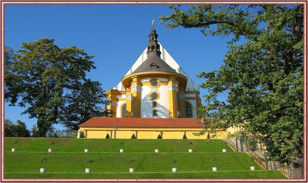 Das Zisterzienserkloster mit der katholischen Kirche St. Marien aus dem 15. Jahrhundert. (Kirche von hinten gesehen.) by H. Hönow