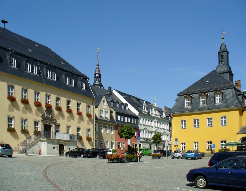 Zschopau - Der Marktplatz mit altem und neuem Rathaus by Thomas Eichler