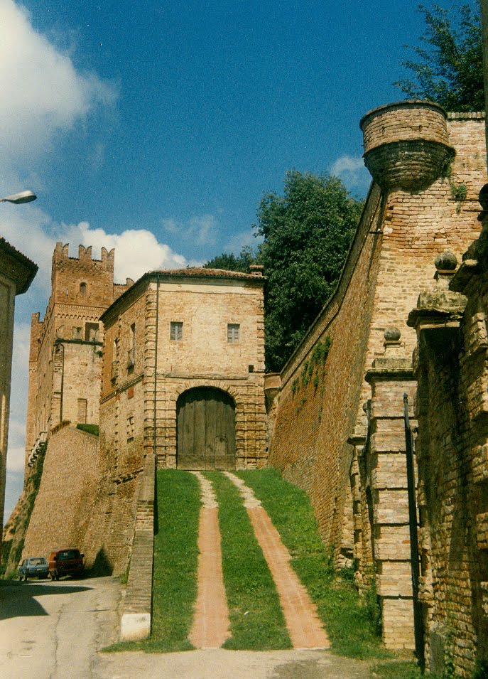 Montemagno, main entrance. by PeterE