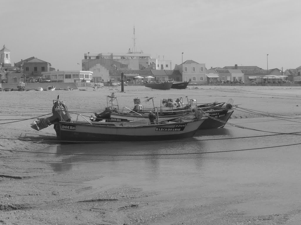 Praia da Aguda-barcos by Leonel Novo Maganinh…