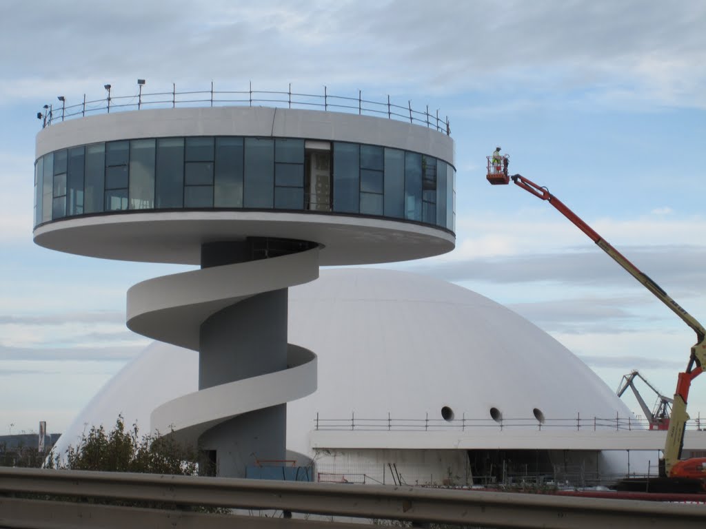 Acabando la obra de o.niemeyer by sonsoles sj