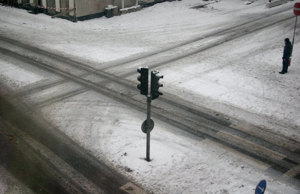 Quiet time at the crossroads. by Bev Lloyd-Roberts