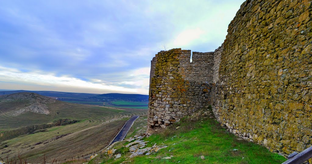 Enisala fortress - outside by Gabri3l