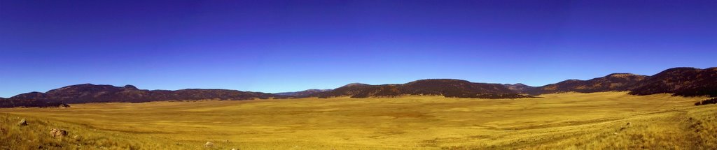 Caldera behind Los Alamos by Jakanori