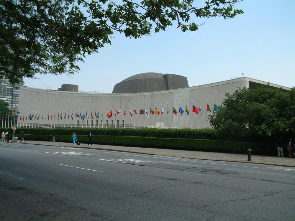 UN Building National Flags by aitchie