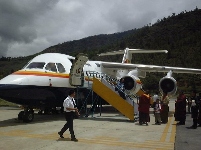 Druk Air at Paro by Aki Kuwahara