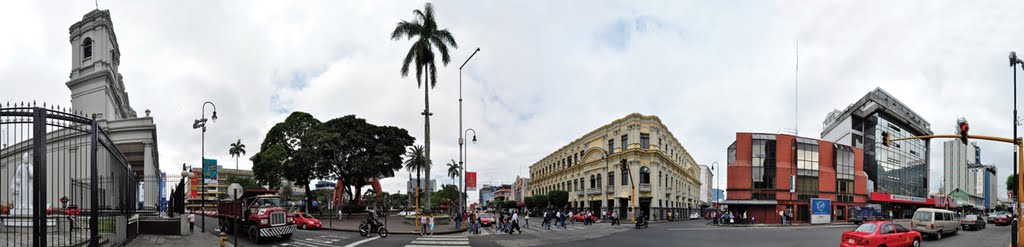 CATEDRAL, PARQUE CENTRAL, AV. SEGUNDA Y MELICO SALAZAR by Frank Guevara