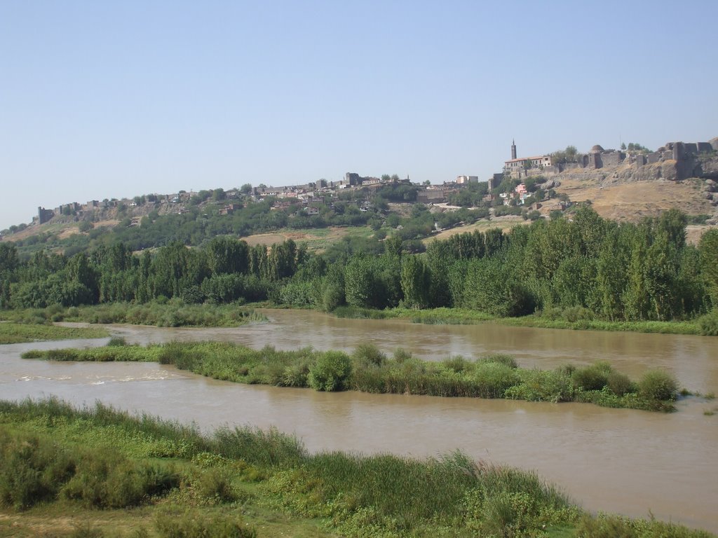 DİCLE NEHRİ (Tigris) ve DİYARBAKIR KALESİ FOT.NEJAT SATICI by nejat satıcı