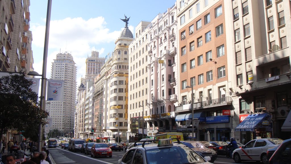 La Gran Via by ANALISA MORA