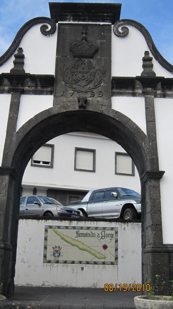 Entrada no porto,Vila de Velas,ilha de Sao Jorge,Acores. by Herbert Terra