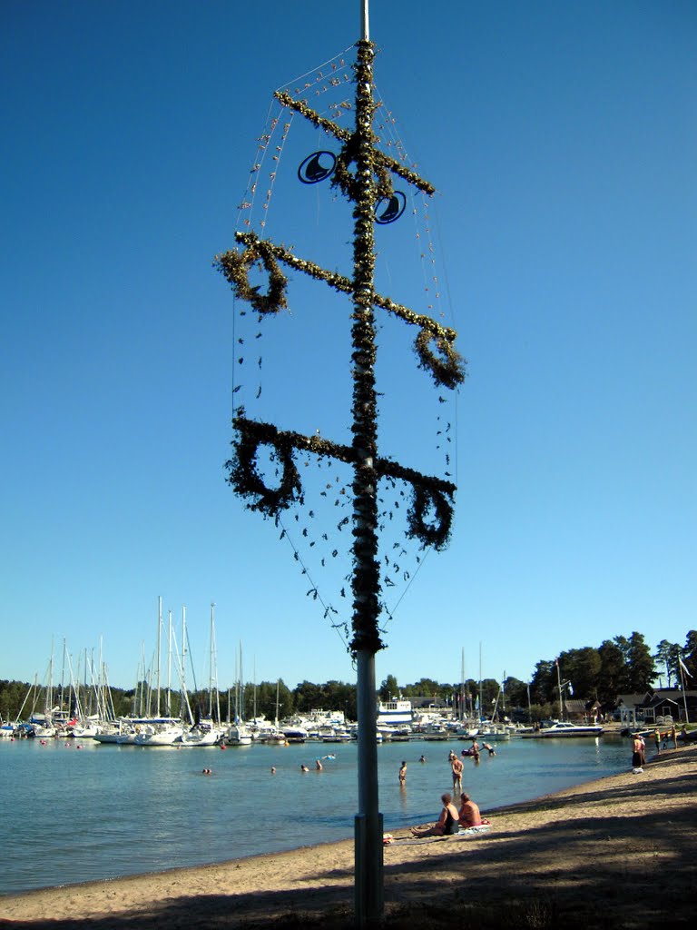 Maypole in Nagu (Nauvo) by Petteri Kantokari