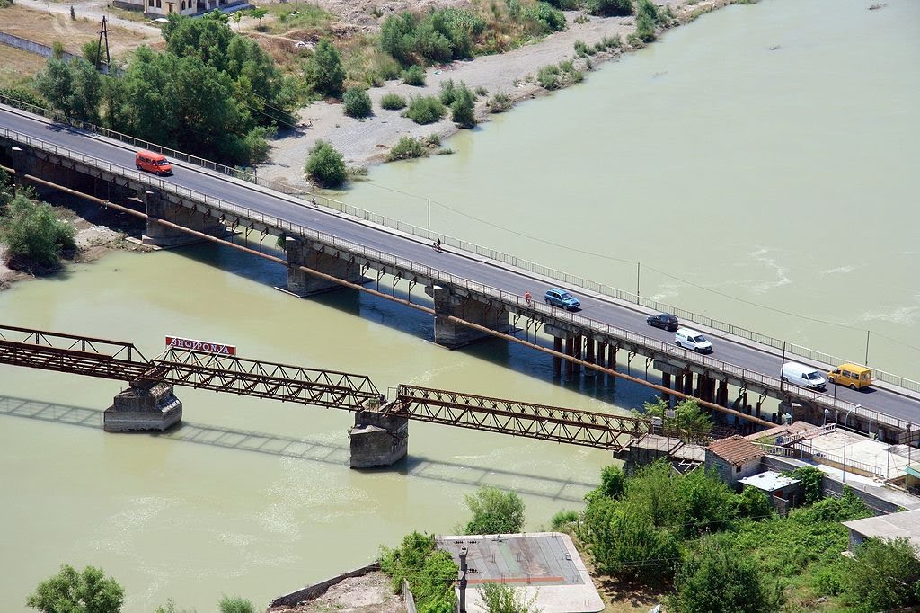 Мост через реку Lumi Drin, вид со стены крепости Розафа (Rozafa). Шкодер, Албания. Shkoder, Albania by Kostyantyn Safonov