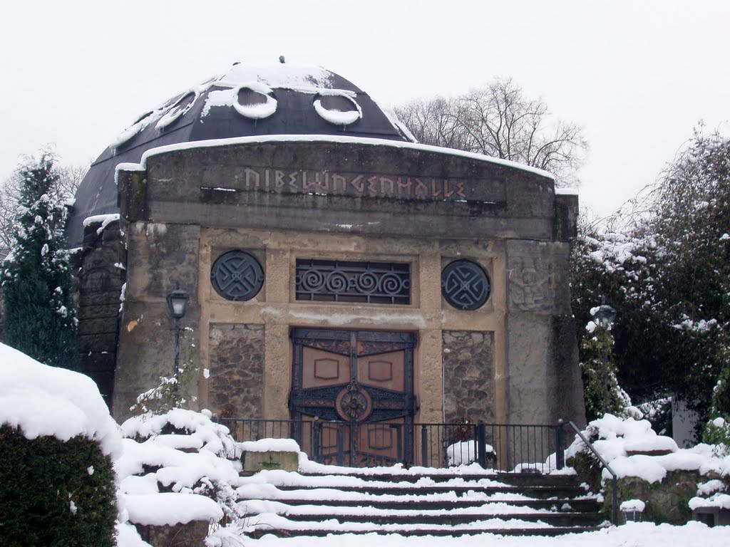 Nibelungenhalle im Winter by jan o b