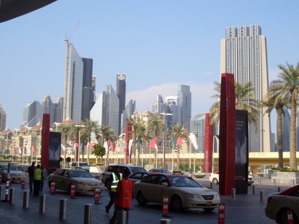 View in front of Dubai Mall Nov. 2010 by Manfred Siebke