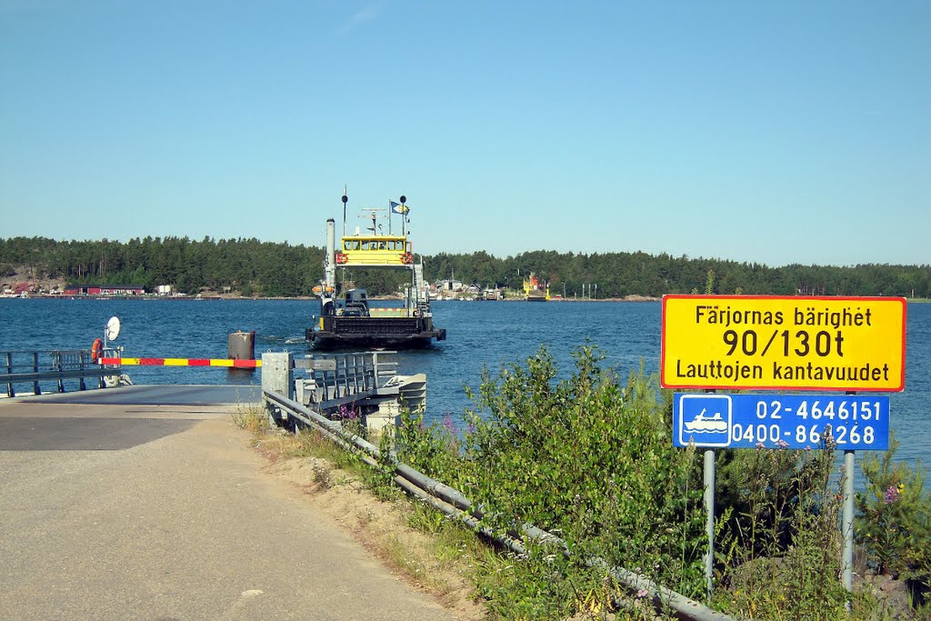 Ferry from Nagu to Korpo by Petteri Kantokari