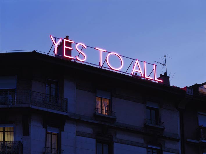 « YES TO ALL » by Sylvie Fleury, 2007. Photo de Serge Fruehauf by Neons Project