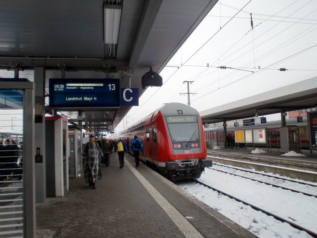 Hauptbahnhof Nürnberg·II by Gorka Aranzabal