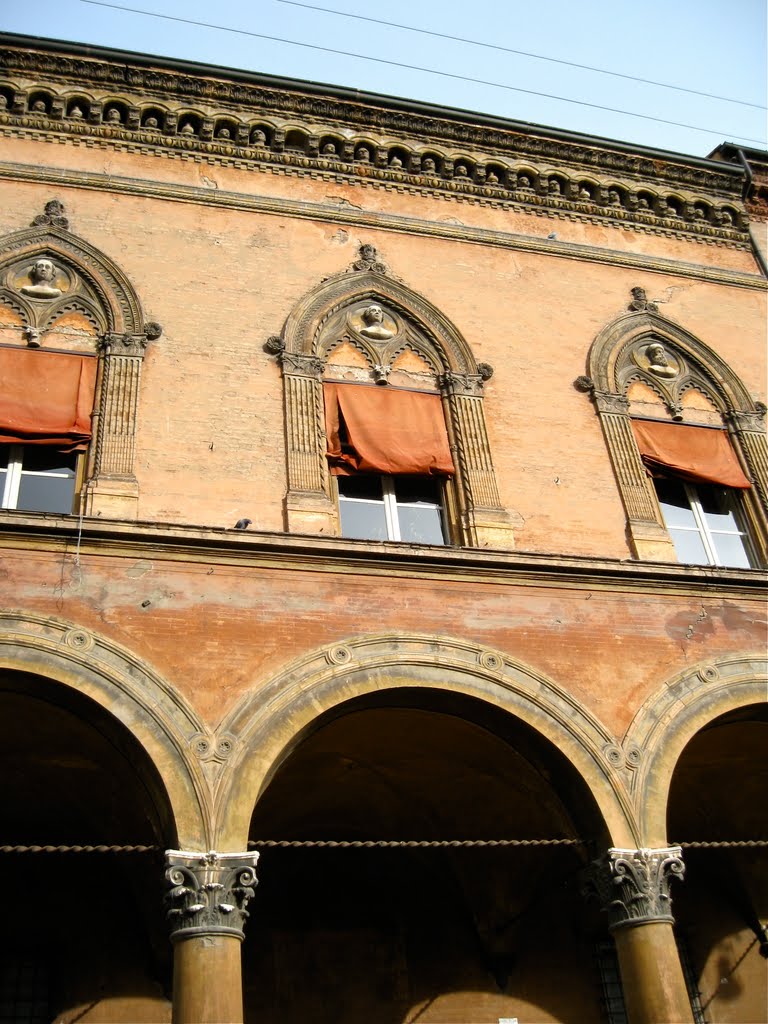 Piazza Santo Stefano.Palazzo Isolani(XV sec.). Isolani Building (15th century) by Landi Paolo (brezza)