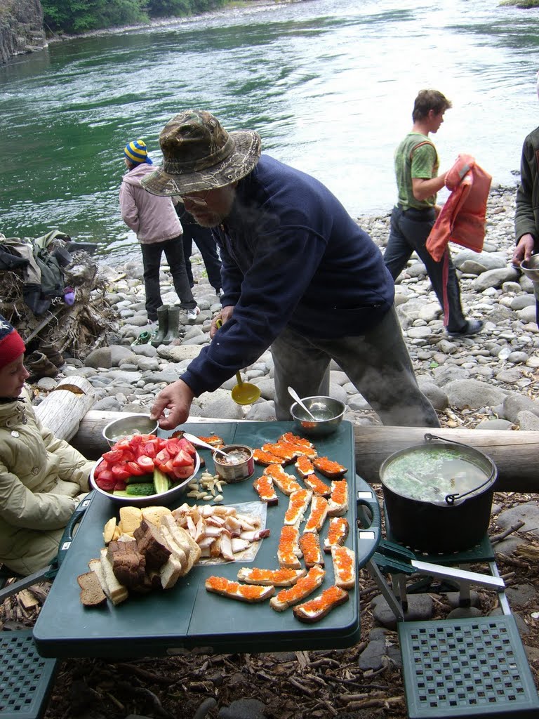 Kamchatka, our day table on the Bystraya of Esso due to Pavel Lipatov and his son Ivan. by Olga I. Yakovenko