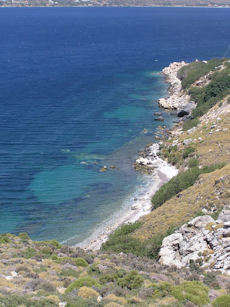 Beach at the western side of Skyros by skonix