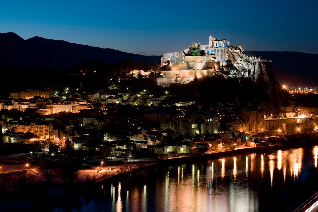 La Citadelle de Nuit (perle de jour, diamant de nuit) by aesclangon