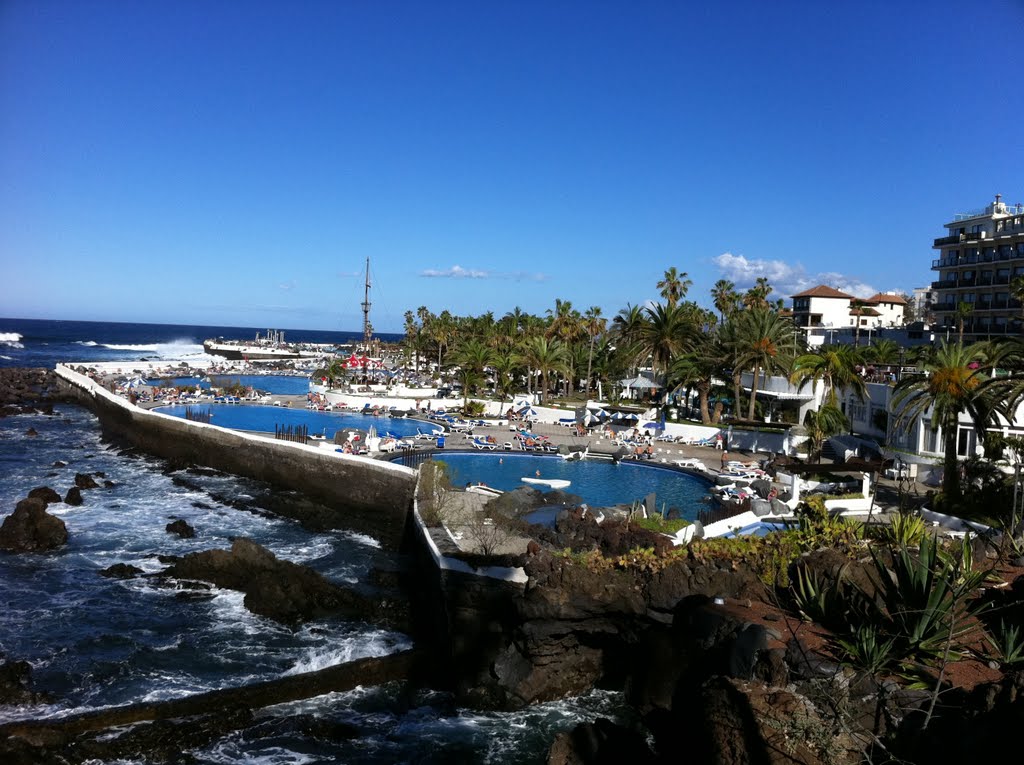 Puerto de la Cruz, España by solticius