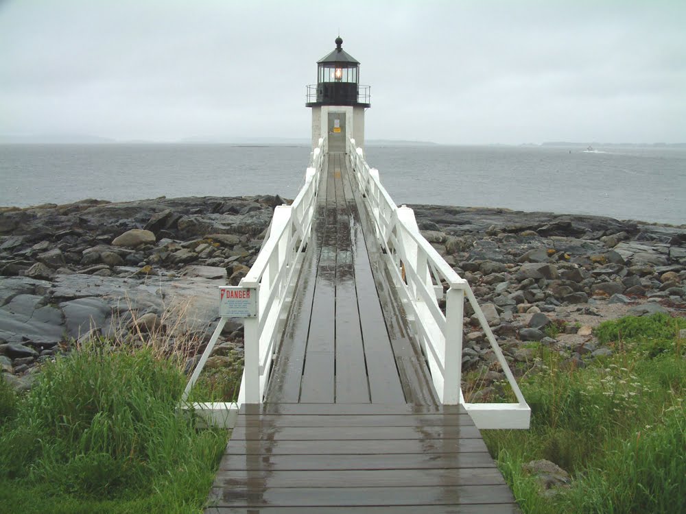 Marshall Point Lighthouse by aitchie