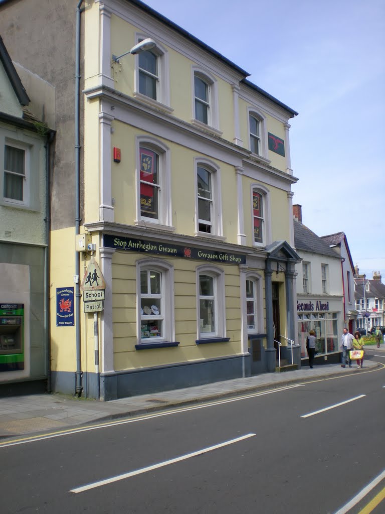 The Old Post Office and Gwaun Gift Shop, West Street. by PaulConti