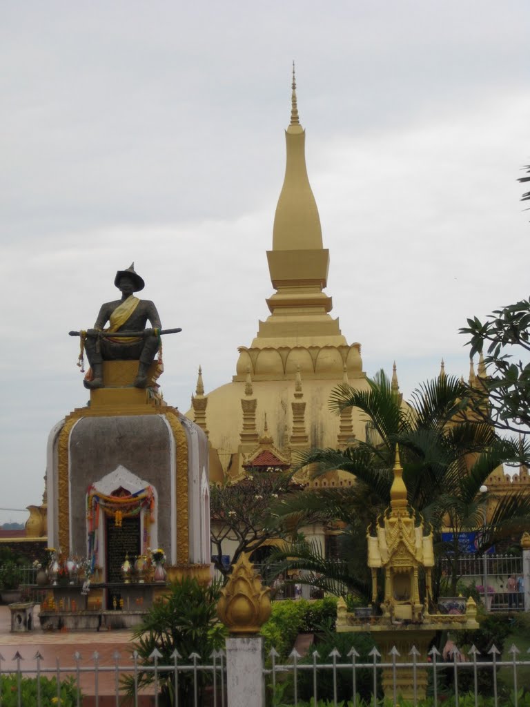 That Luang temple by Dehalo