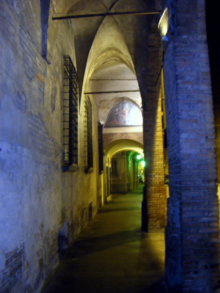 Portici di Piazza Fontanesi by Cioong