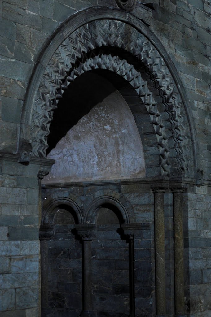 Arched doorway by Seafood